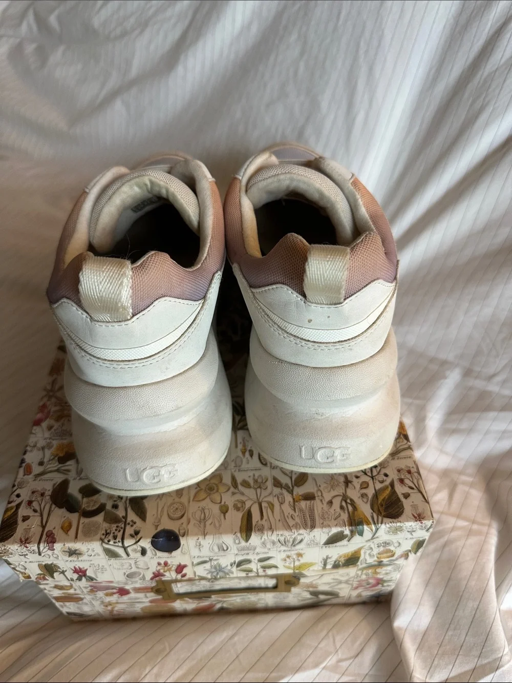 UGG - Women’s LA Flex Sneakers in Scallop Gradient - 8